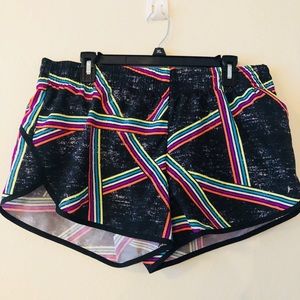 Workout short with lining.